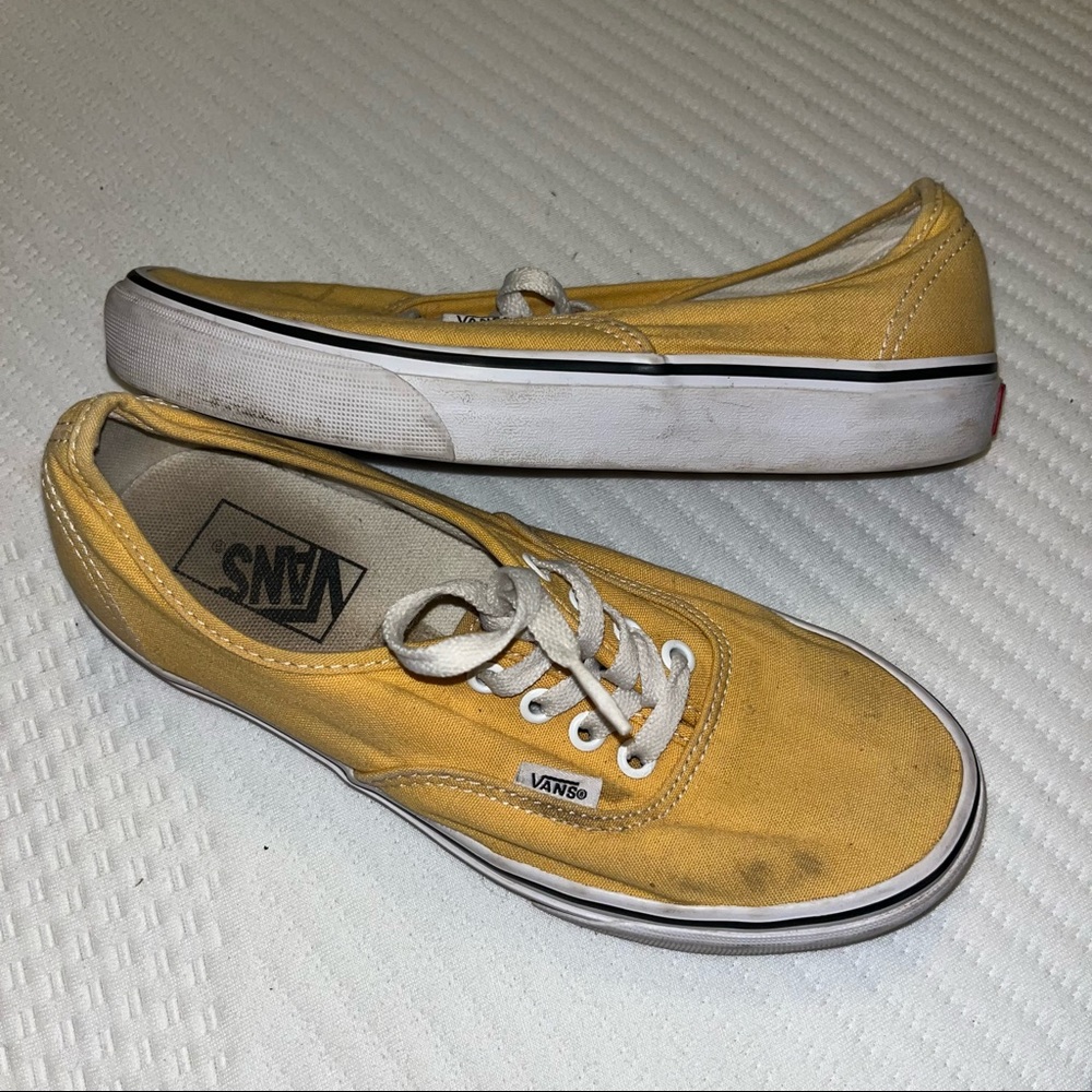 Vans skate yellow classic shoes 💐
Size mens 6 womens 7.5
worn a few times